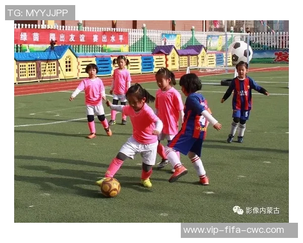 校园足球比赛的激情与友谊在绿茵场上的绽放与成长